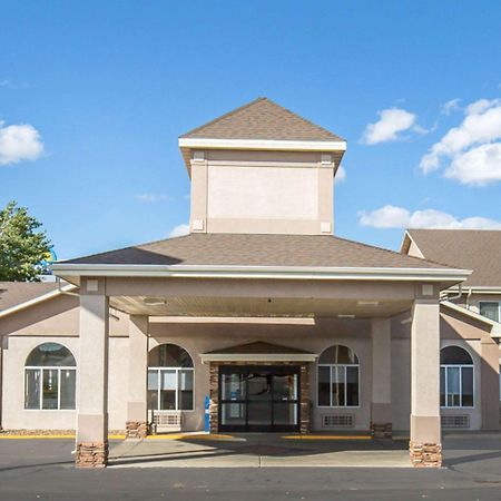 Fairbridge Inn & Suites Glendive Bagian luar foto